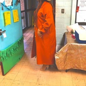 This is an orange fall trench coat , not to thick , I’ve only worn it once